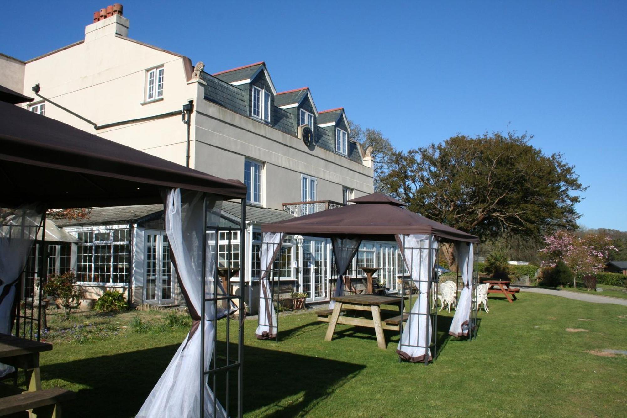 Great Trethew Hotel - Self Catering Lodges - Bar & Restaurant Liskeard Exterior foto