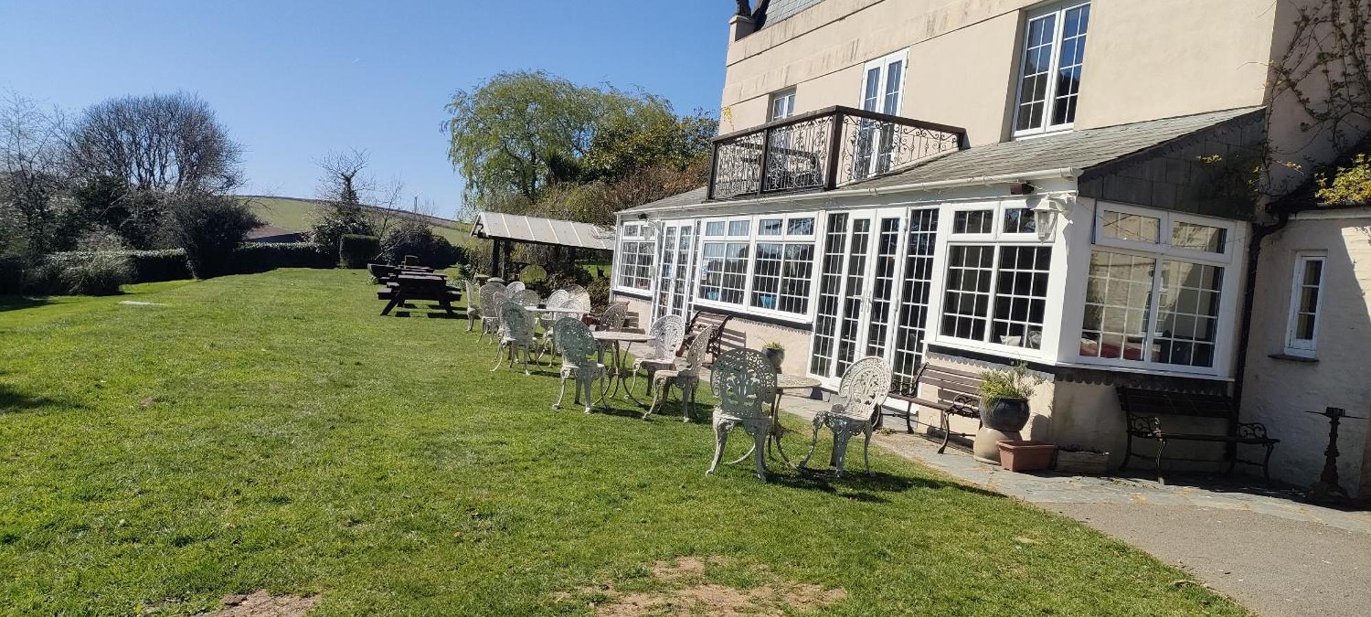 Great Trethew Hotel - Self Catering Lodges - Bar & Restaurant Liskeard Exterior foto